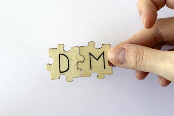 puzzle pieces showing letters d and m