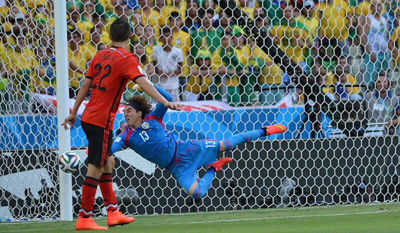 Francisco Guillermo Ochoa making save